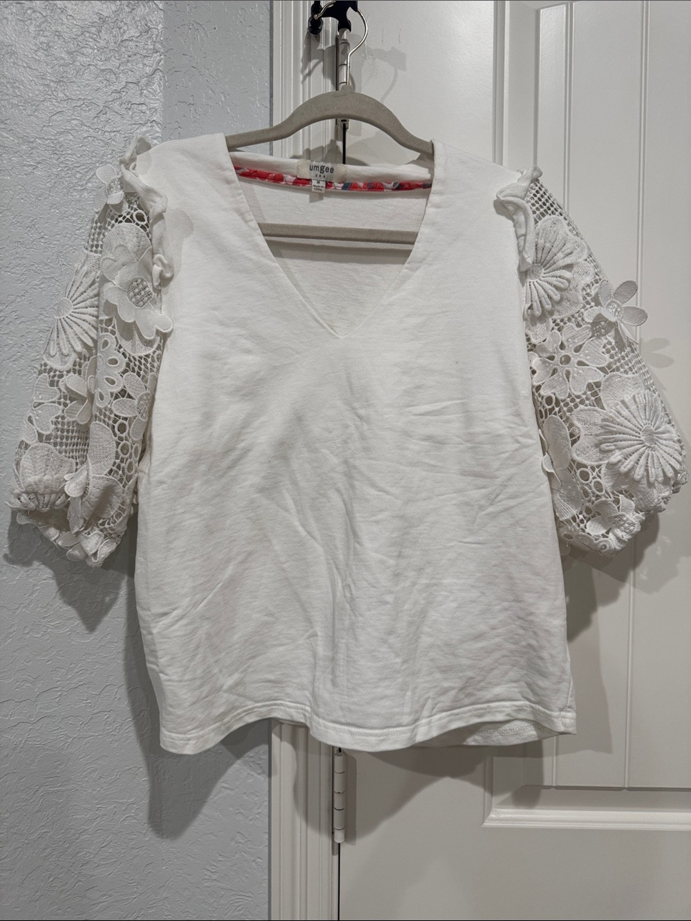 Umgee White V-Neck Top with Floral Crochet Puff Sleeves